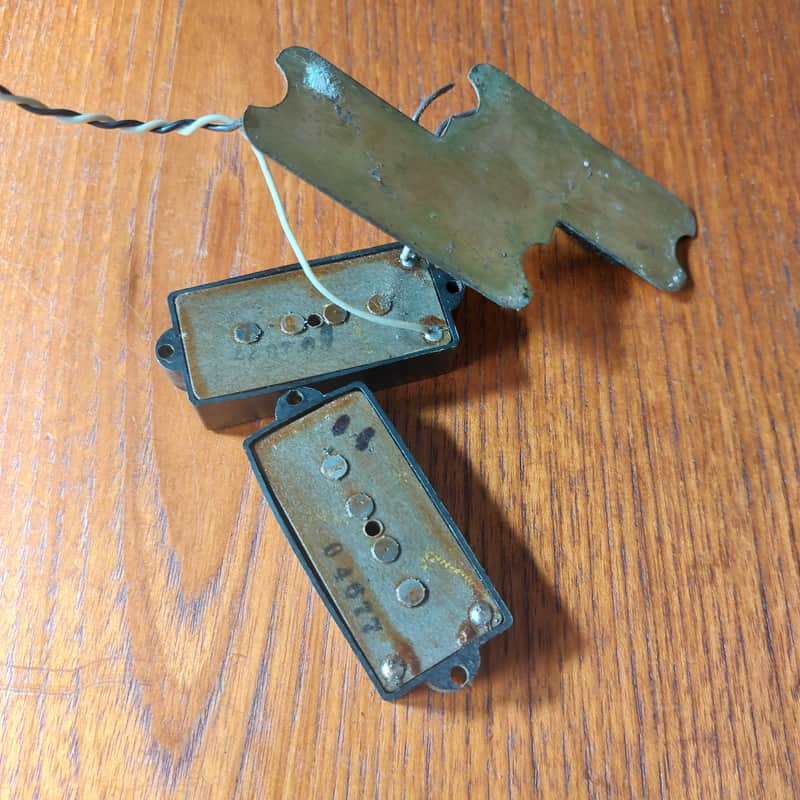 Fender Precision Bass pickup 1977 w/ ground plate image 1