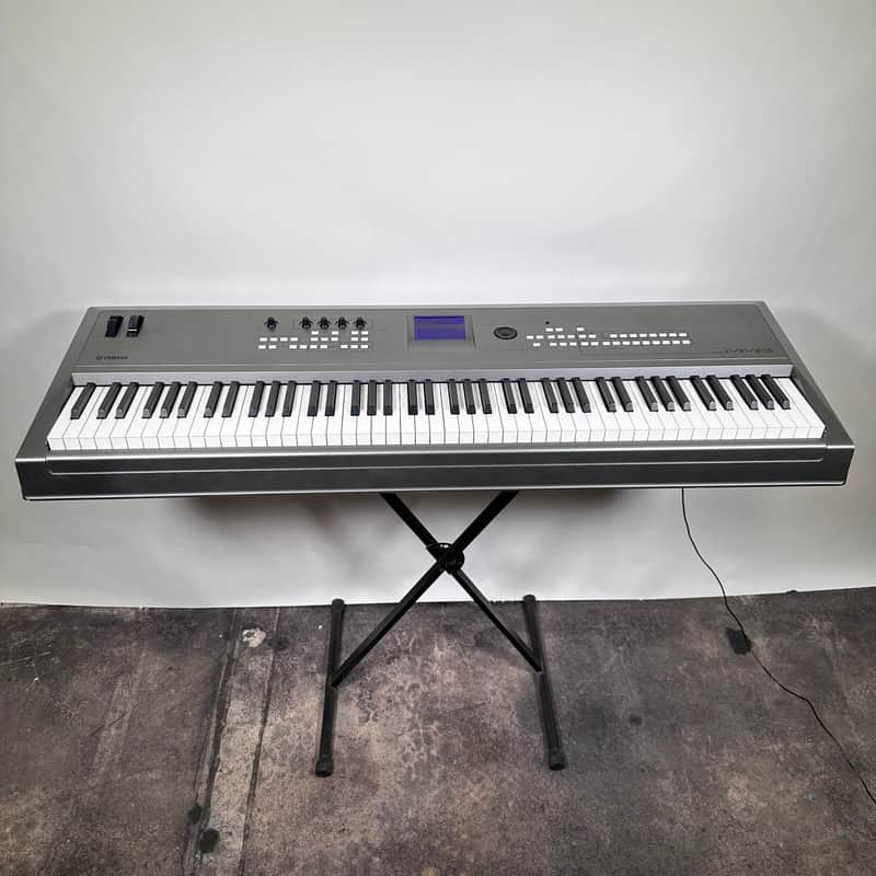 Yamaha MM8 88-Key Music Synthesizer Graded Hammer Action Keyboard