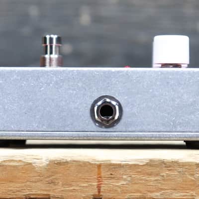 Electro-Harmonix Micro POG Polyphonic Octave Generator Compact Effect Pedal image 5