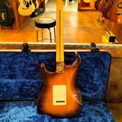 Fender 75TH ANNIVERSARY COMMEMORATIVE STRATOCASTER Maple Fingerboard, 2-Color Bourbon Burst image 11