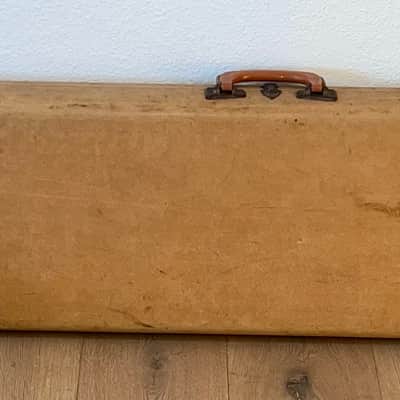 1950's Fender Musicmaster, Duo-Sonic Brown Guitar Case, Great Case for Your Guitar ! ! image 8