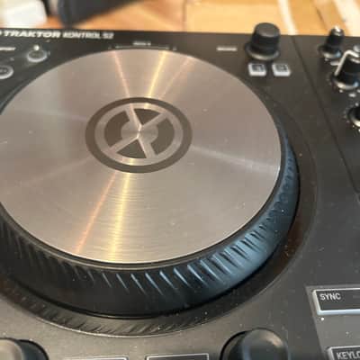Native Instruments Traktor Kontrol S2 MK3 2018 - Black image 13