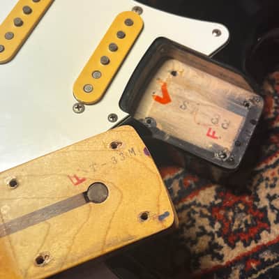 RARE 1987 Fender Japan ST-33M … MEDIUM SCALE LENGTH Stratocaster ... mythical “E-Serial” Era … 24.75" inch Stratocaster = GIBSON feel & Snap)+ Gotoh Magnum Locking Tuners + Fender GIGBAG image 3