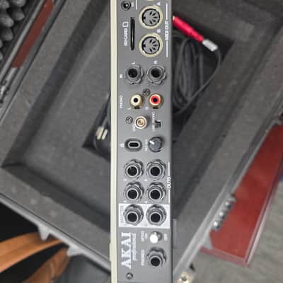 Akai MPC Live II Standalone Sampler / Sequencer Retro Edition 2020 - Present - Grey image 7