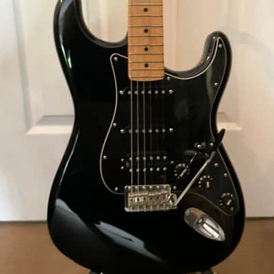 Fender Stratocaster Special HSS 2015 - Black/Maple Neck image 3