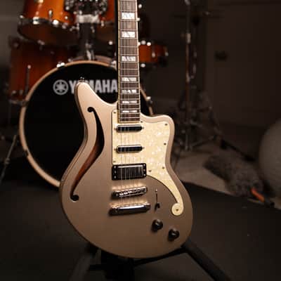 D'Angelico Deluxe Bedford SH 2021 - Present - Desert Gold image 1