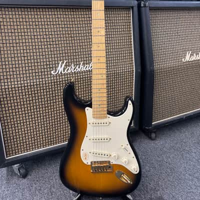 Fender 50th Anniversary American Deluxe Stratocaster 2004 - Sunburst image 2
