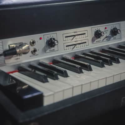1979 Rhodes Seventy-Three Suitcase Piano – Original Janus Stereo System image 3