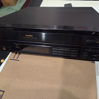 Pioneer CLD-1070 1980s - Black image 1