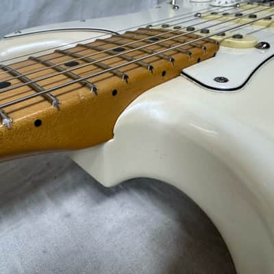Fender Player Plus Stratocaster Guitar 2022 - Olympic Pearl / Maple neck image 20