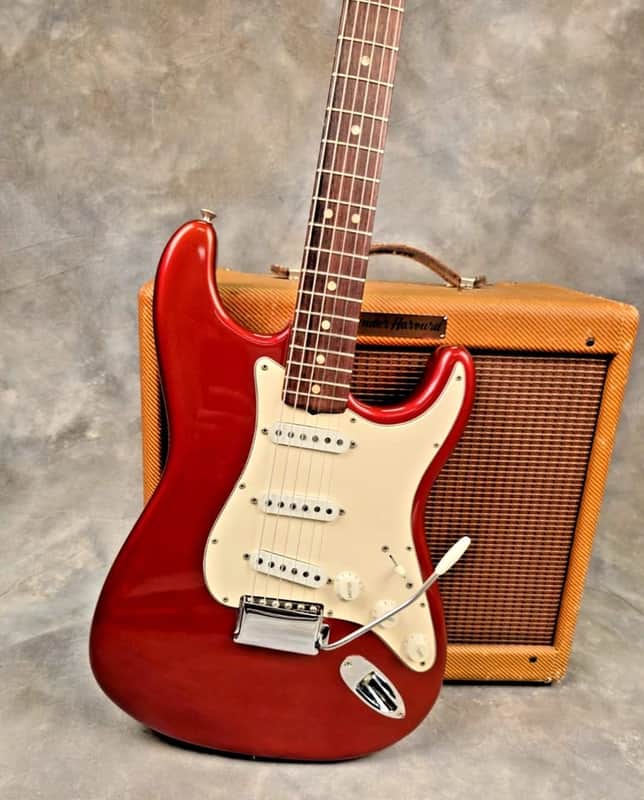 1969 Fender Stratocaster MUSEUM CONDITION Candy Apple Red VINTAGE 100% MINT - Excellent