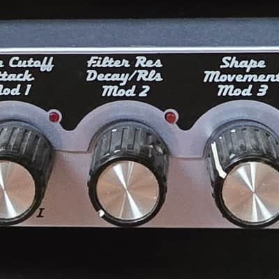 E-MU Systems Vintage Pro Rackmount 128-Voice Classic Synth / Keys Module 1999 - 2000 - Silver / Black image 2