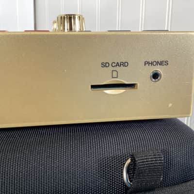 Akai MPC One Standalone MIDI Sequencer Gold Edition image 3