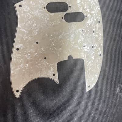 Fender Mustang Bass 2020 Vintage Pearl JMJ road worn image 3