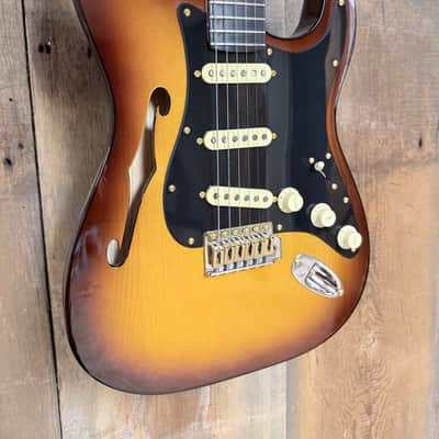 Fender Suona Stratocaster Thinline 2023 - Present - Violin Burst image 2