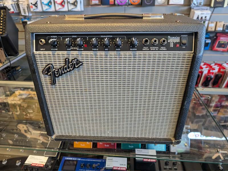 Fender Champion 110 2-Channel 25-Watt 1x10" Solid State Guitar Combo 1993 - 1999 - Black Bild 1