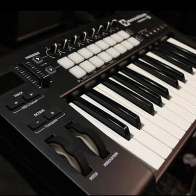 Novation Launchkey 25 MK2 MIDI Keyboard (Includes Ableton Live Lite 9 and other synth software) image 2