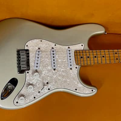 Fender Roadhouse Stratocaster with Maple Fretboard 1997 - Shoreline Gold image 2