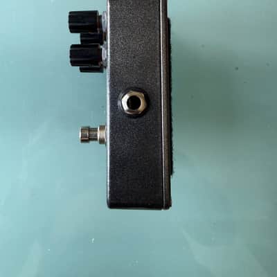 Keeley DynaTrem Dynamic Tremolo 2015 - Present - Silver / Red Graphic image 5