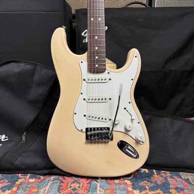1988 FenderStratocaster Model ST43 Vintage White image 1