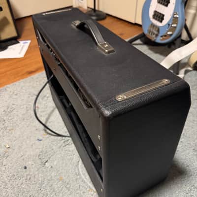 Fender '68 Custom Deluxe Reverb 2-Channel 22-Watt 1x12" Guitar Combo 2013 - Present - Black image 6