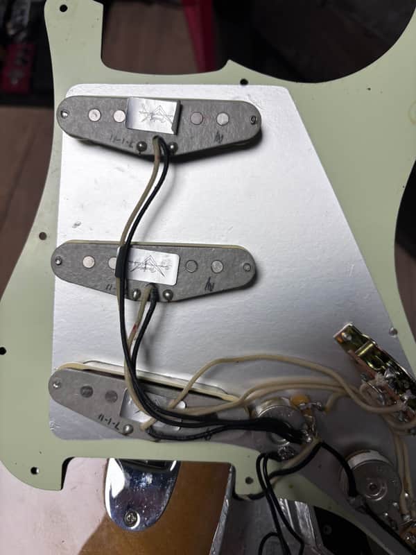Immagine Fender Stratocaster USA 69 Custom Shop Abigail Ybarra edition pickups - very rare! - 1