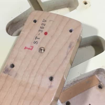 Vintage Fender Japan Strat MIJ 62RI Olympic White Reverse Nitro Relic Neck Hendrix Tribute Rare Guitar 7.6 lb Tweed HSC image 17
