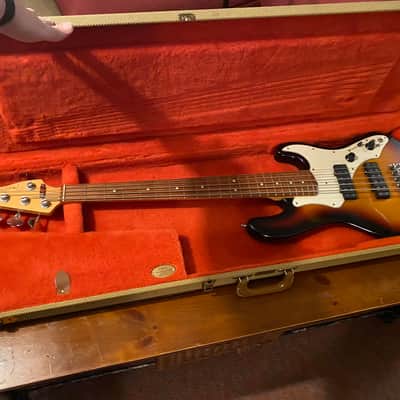 Fender Roscoe Beck Artist Series Signature Bass V sunburst with OHSC image 3