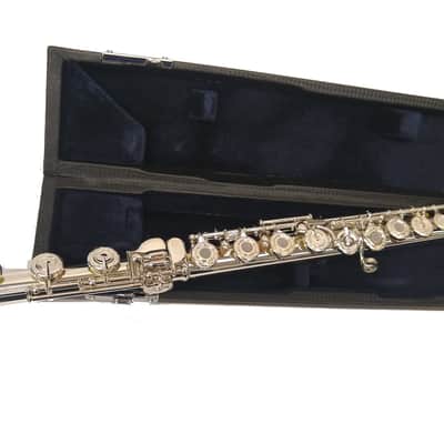 Schiller Model 300 Flute W/Sterling Silver Lip Plate and Engraving image 5