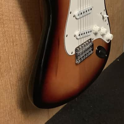 Vintage Modified 70s Squier Strat by Fender image 3