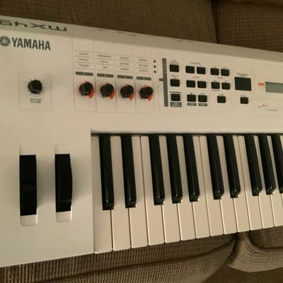 Yamaha MX49 Synthesizer 2016 - Present - White
