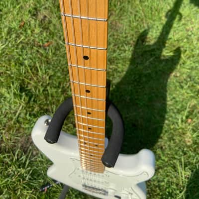 Fender Player Stratocaster 2018 - White w/ gigbag image 5