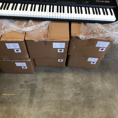 Roland A-33 76 Key MIDI keyboard controller image 2