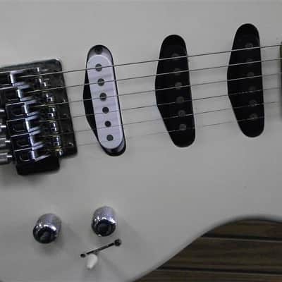 Washburn G-3V 80s White image 3