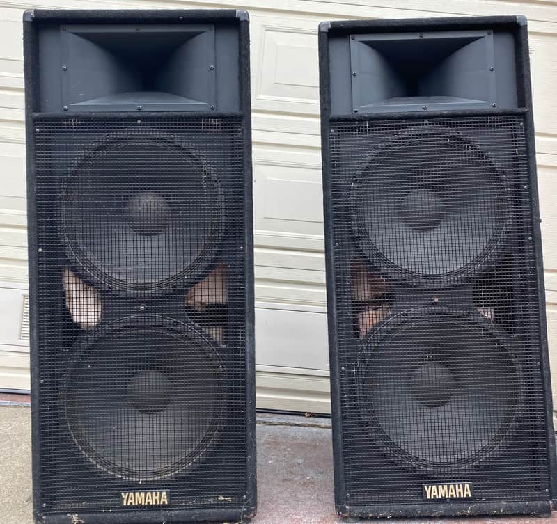 Yamaha Pair Of Used Yamaha S215V Speakers Black | Reverb