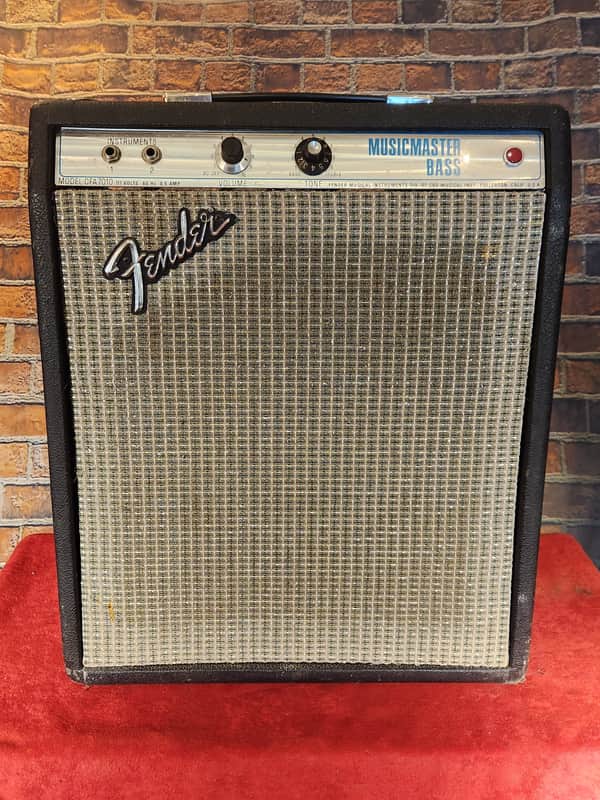 Vintage 1973 Fender Musicmaster Bass 2-Channel 12-Watt 1x12" Bass Combo Silverface image 1