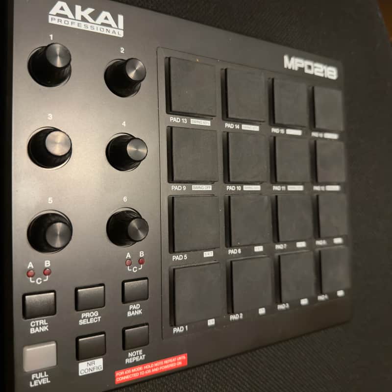 Akai MPD218