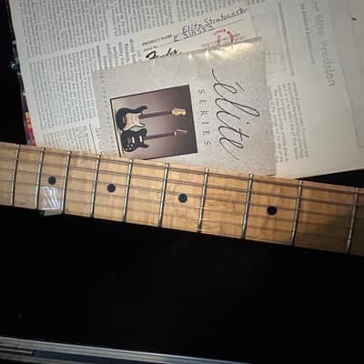 Fender Elite Stratocaster with Maple Fretboard 1983 - like new!!! image 8