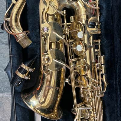 Alto Saxophone with case and mouthpiece image 2