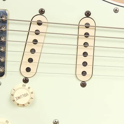 Fender HEAVY Relic CLASSIC SERIES 60s STRATOCASTER Road Worn White Strat 06667 image 10
