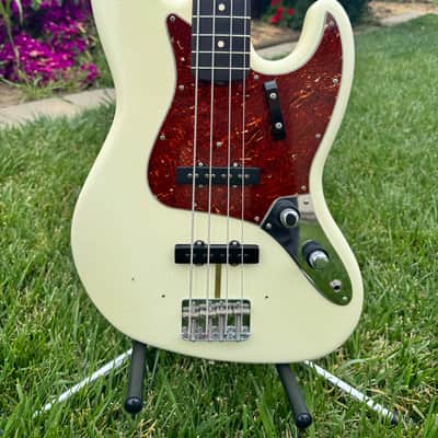 Fender Custom Shop 1961 Jazz Bass Closet Classic Custom Shop 2012 - Artic White Nitro (Relic Checking) image 4