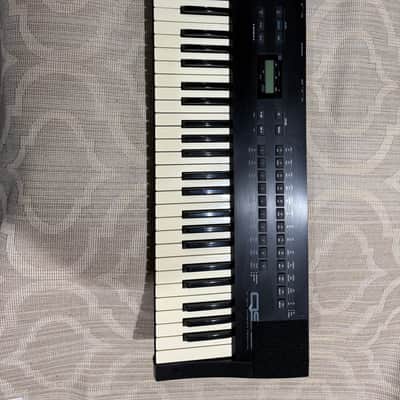 Alesis QS6.1 61-Voice Digital Synthesizer