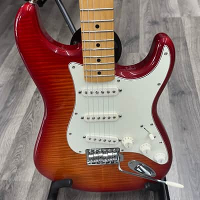 Fender Stratocaster Player plus 2013 - Cherry sunburst image 2