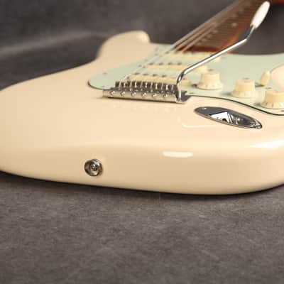 Fender Vintera 60s Stratocaster Modified - Olympic White - 2nd Hand (169820) image 12