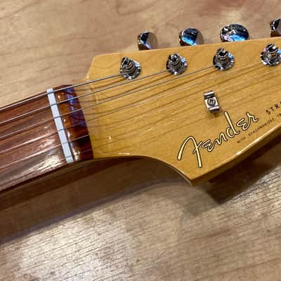 Fender Vintera '60s Stratocaster Electric Guitar 2021 3-Color Sunburst image 7