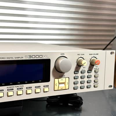 Akai S3000XL MIDI Stereo Digital Sampler 1996 - White image 6