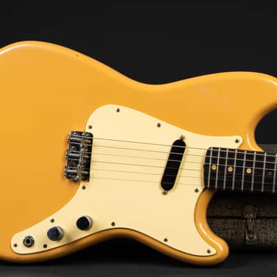 Fender Musicmaster 1961 - Tan/Desert Sand image 13