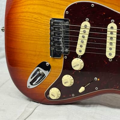 Fender American Stratocaster Guitar with Gator Case 2016 - Sienna Sunburst / Maple neck image 5