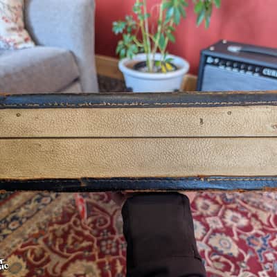 Vintage 1963 Fender Jazzmaster / Jaguar Hardshell Case – White Tolex with Black Trim – Good Condition, Used image 6