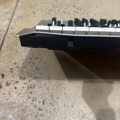 Korg Minilogue 4-Voice Polyphonic Analog Synthesizer 2016 - Present - Silver image 3
